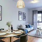 -Malagasunapts- Rooftop Pool & Free Parking